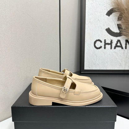 CC Turn-Lock CC T-Strap Loafers Beige Leather 944551