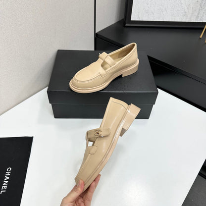 CC Turn-Lock CC T-Strap Loafers Beige Leather 944551