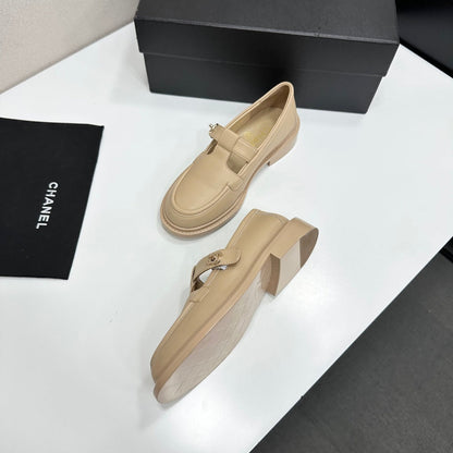 CC Turn-Lock CC T-Strap Loafers Beige Leather 944551