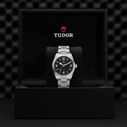 Ranger 39mm - Black on Bracelet