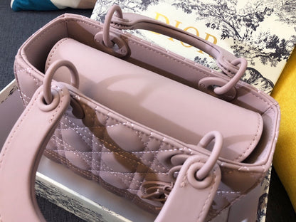 MEDIUM LADY 20 BAG IN LIGHT PINK CALFSKIN