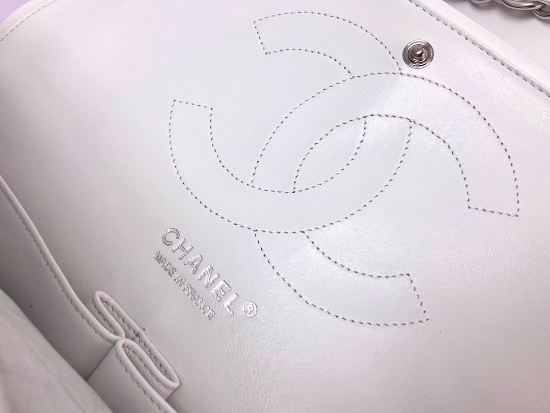 flap bag jumbo 30cm white lambskin silver hardware