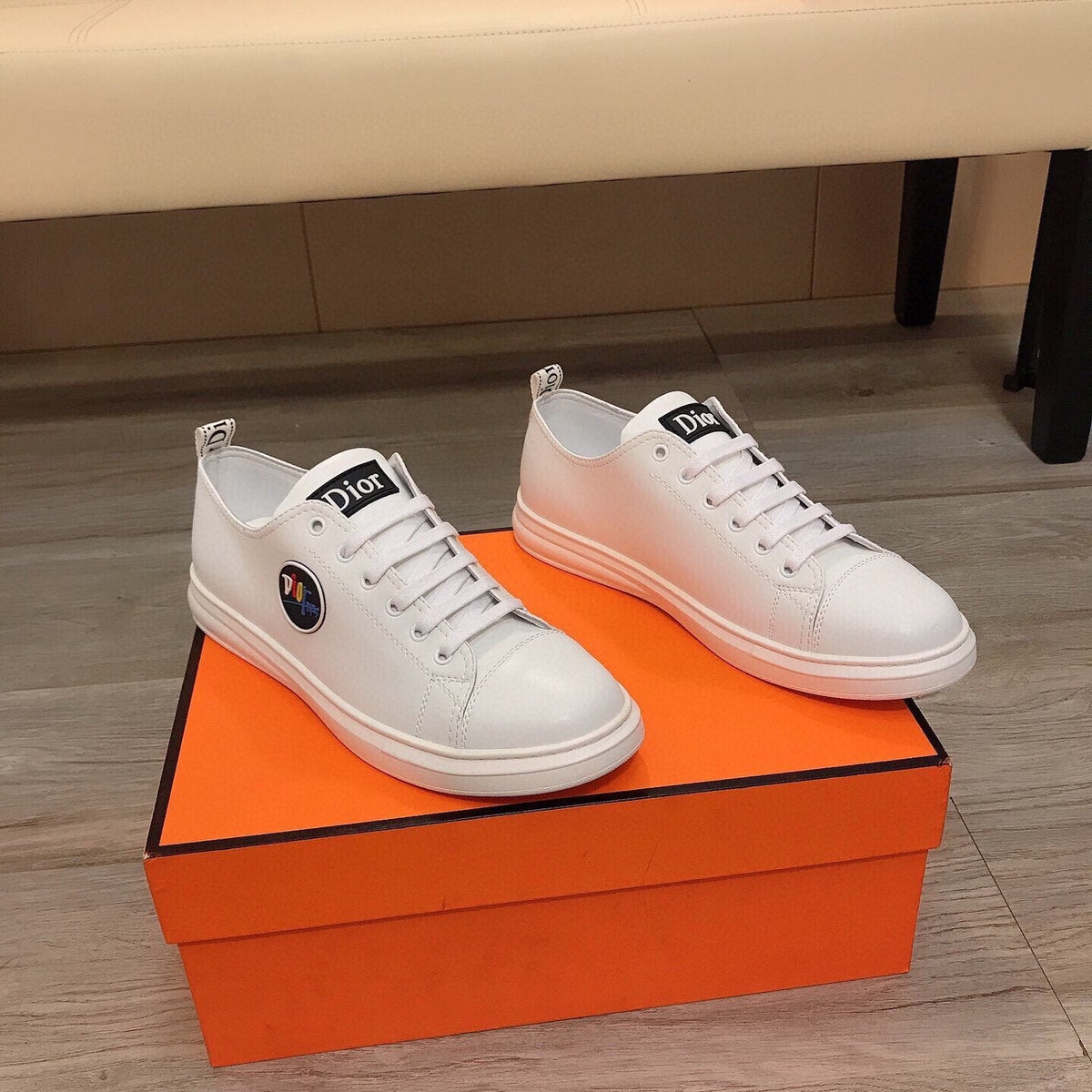 CD B23 LOW-TOP CIRCLE ICON SNEAKER WHITE CALFSKIN