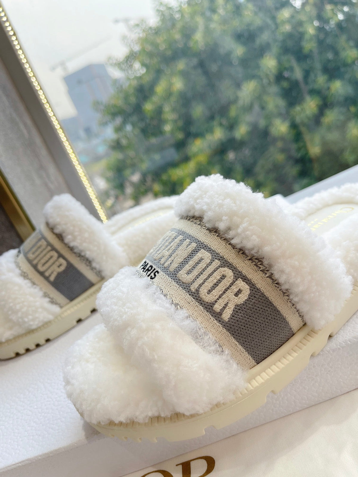CD 25 Flat Slippers White Gray Wool 395564
