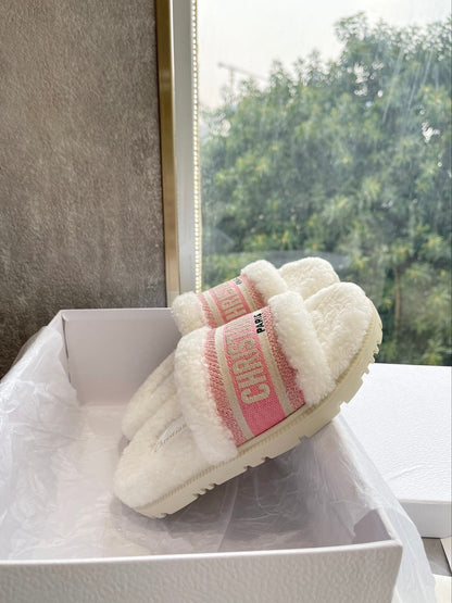 CD 25 Flat Slippers White Pink Wool 395568