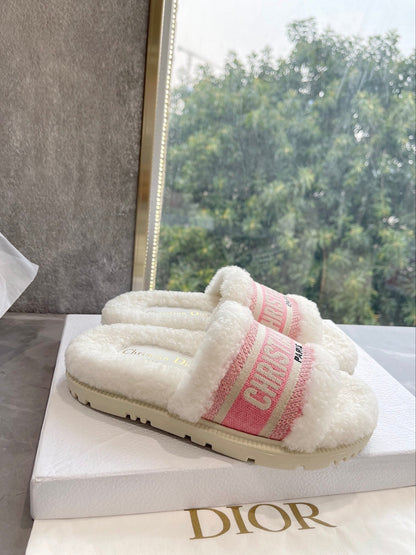 CD 25 Flat Slippers White Pink Wool 395568