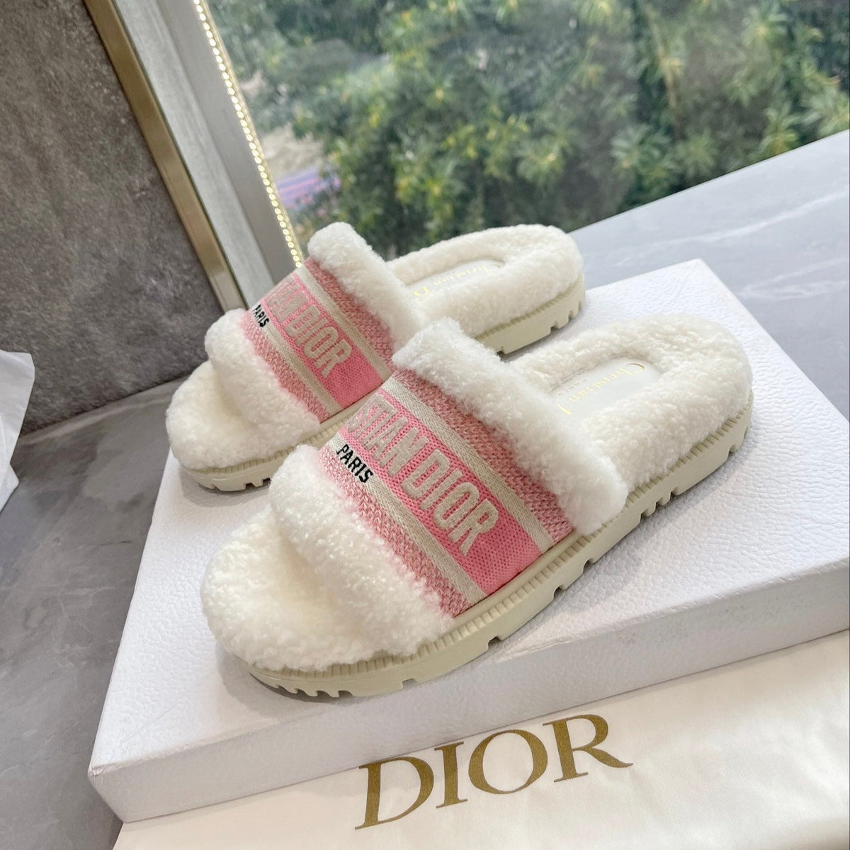 CD 25 Flat Slippers White Pink Wool 395568