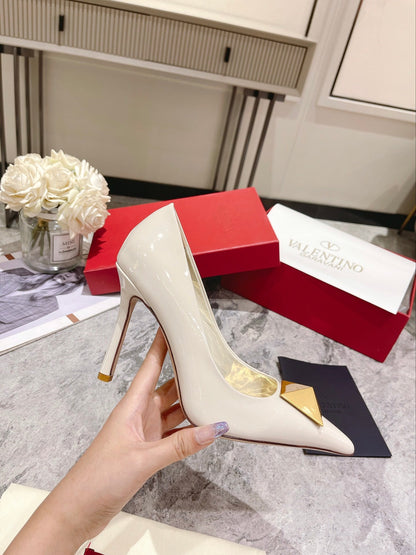 VT 25 Toe Pumps White Patent Leather