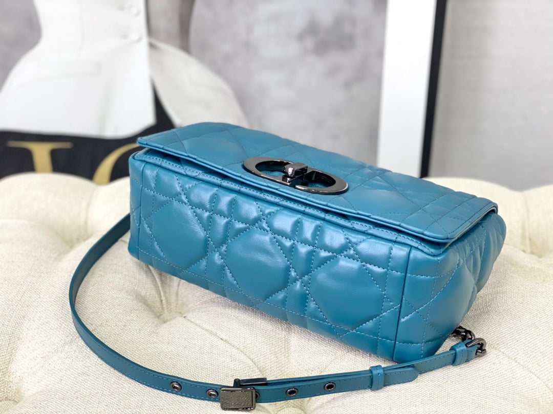 medium caro 25.5 azure blue black hardware