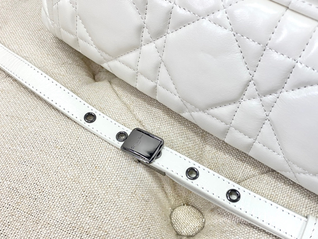 LARGE CARO BAG 28 WHITE CALFSKIN BLACK HARDWARE