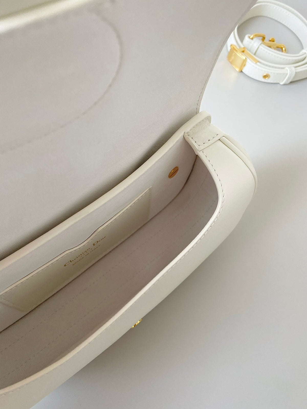 medium cd east west bobby 22cm white calfskin ghw