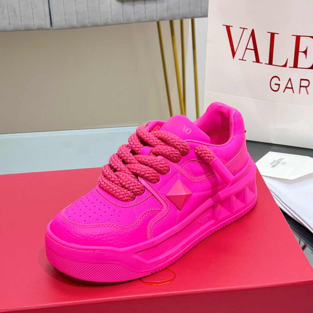 VT 2025 Garavani Sneakers Pink Cowhide 546997
