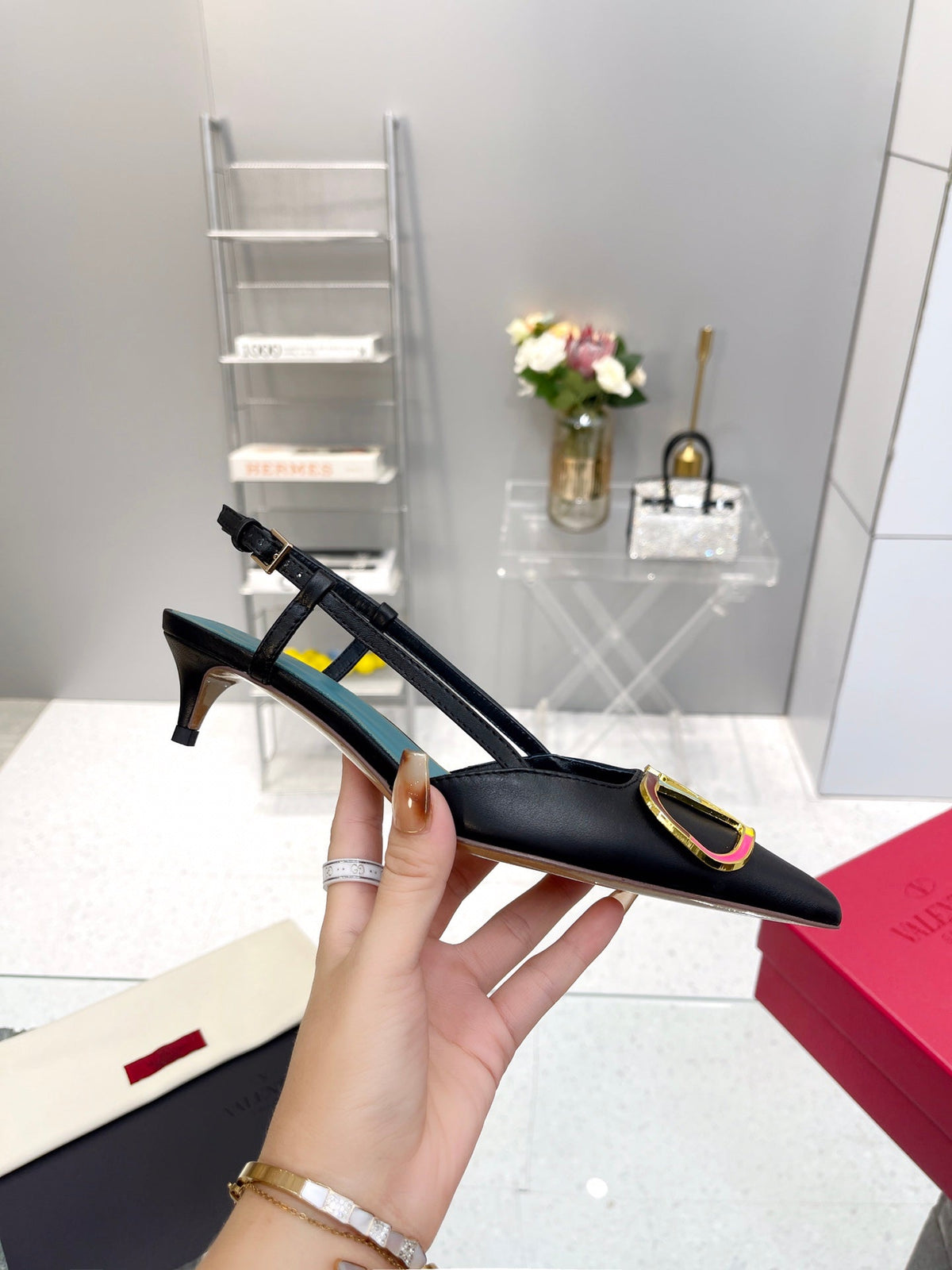 VT Vlogo Signature Black Slingback Sheepskin
