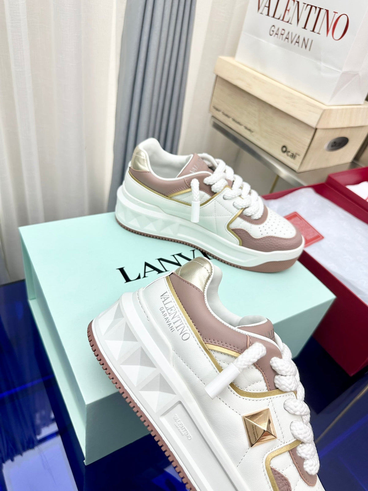 One Stud Garavani Rose Cannelle White One Stud XL Sneakers