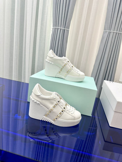 FLATFORM ROCKSTUD UNTITLED SNEAKER IN WHITE CALFSKIN