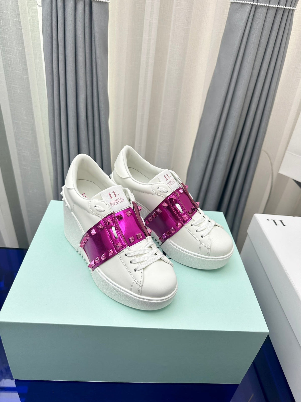 FLATFORM ROCKSTUD UNTITLED SNEAKER IN WHITE MIX MAGENTA PURPLE CALFSKIN