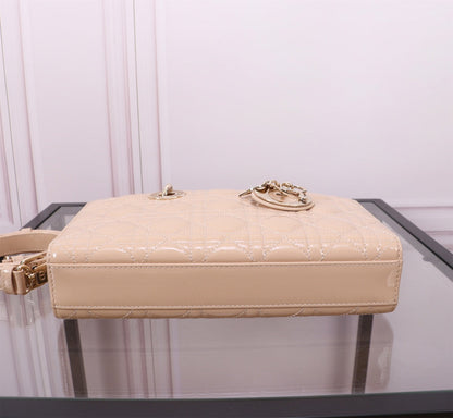 MEDIUM LADY D-JOY 26 BEIGE LAMBSKIN