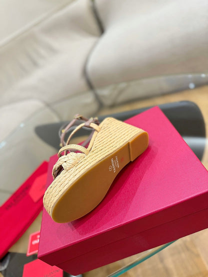 GARAVANI ROCKSTUD WEDGE SANDALS IN ROSY BROWN CALFSKIN AND BEIGE RAFFIA