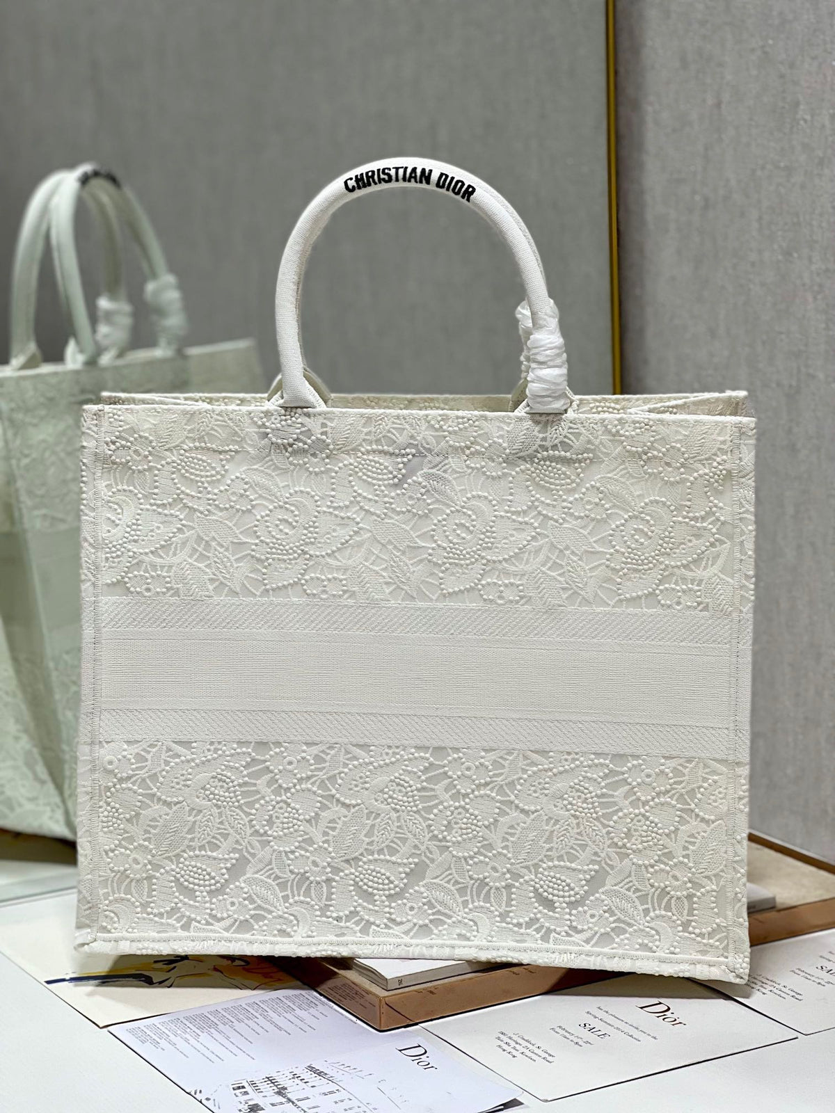 CD Mesh White Book Tote 42cm Bag Canvas 336561