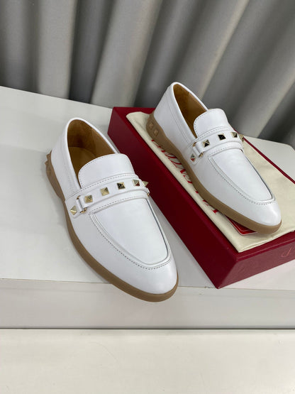 LEISURE FLOWS SPLIT LOAFER IN WHITE CALFSKIN