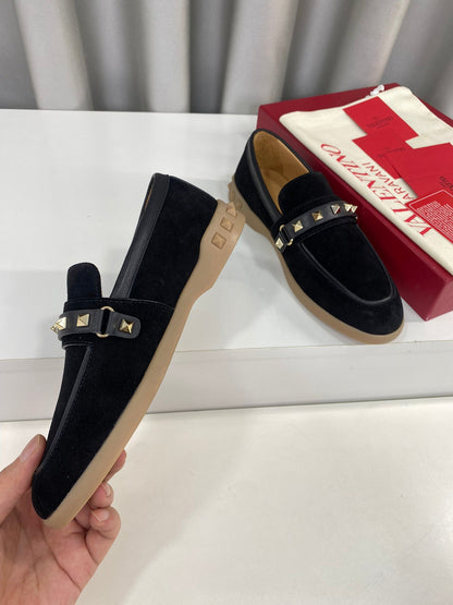 LEISURE FLOWS SPLIT LOAFER IN BLACK SUEDE