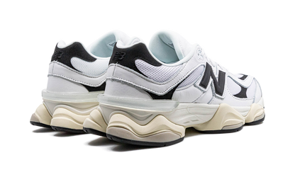9060 "White / Black" U9060AAB