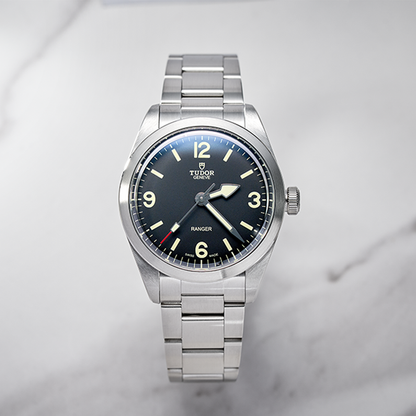 Ranger 39mm - Black on Bracelet
