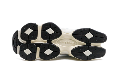 9060 "White / Black" U9060AAB