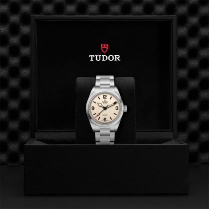 Ranger 39mm - Beige on Bracelet