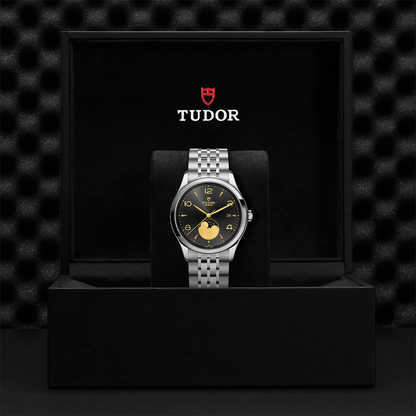 1926 Luna 39mm - Black on Bracelet