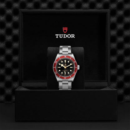 Black Bay 41mm - Black, Burgundy Bezel on Bracelet