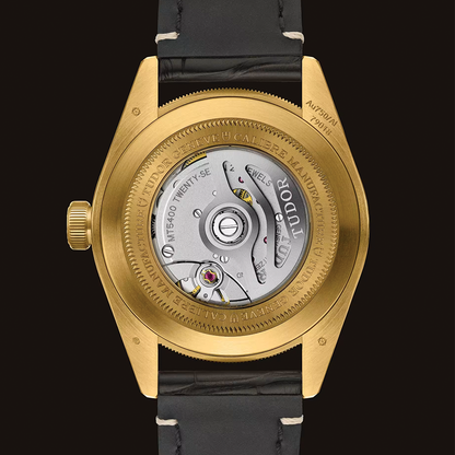 Black Bay 58 18K Yellow-Gold 39mm - Green on Leather Strap w/ Extra Fabric Strap