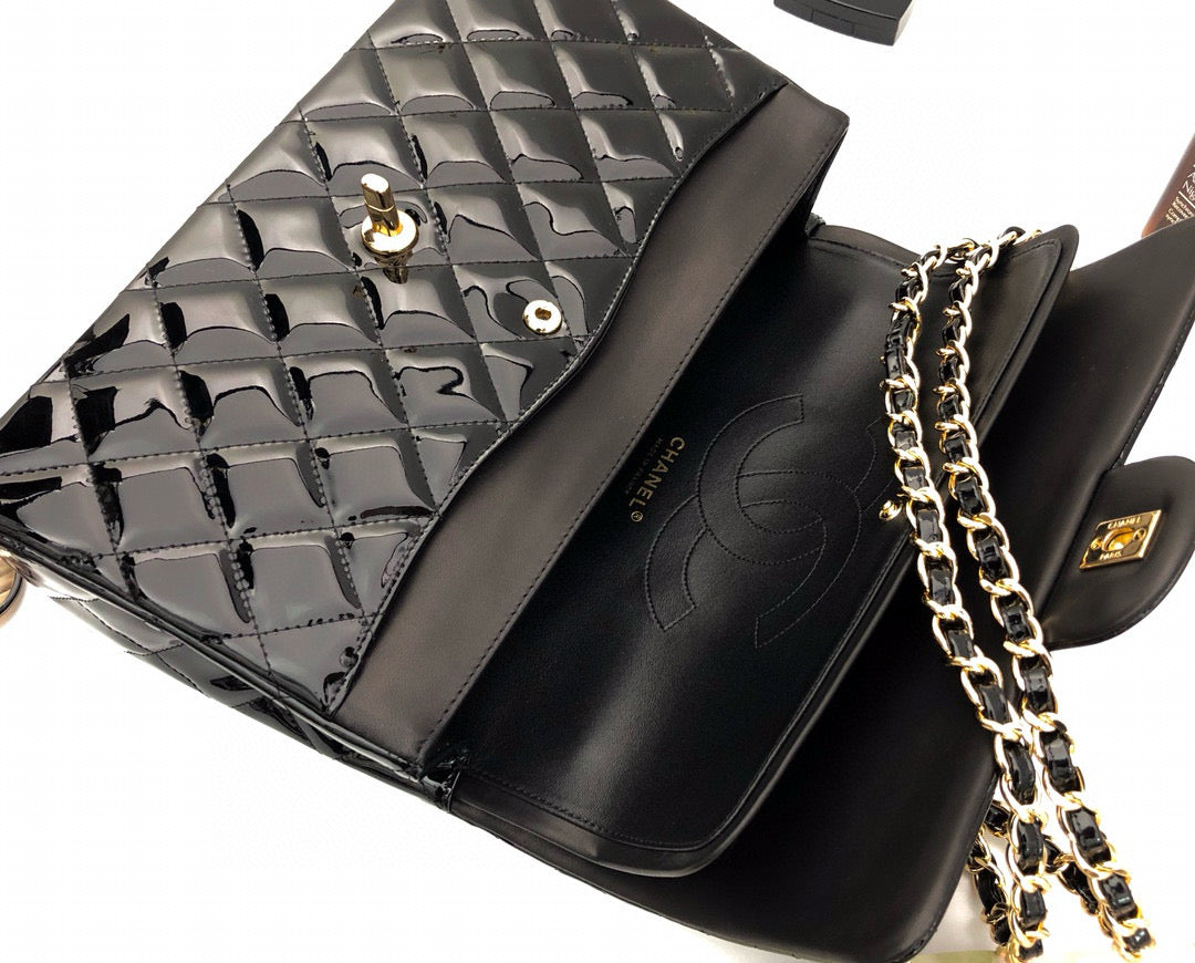 CLASSIC JUMBO FLAP BAG 30CM BLACK PATENT CALFSKIN GOLD HARDWARE