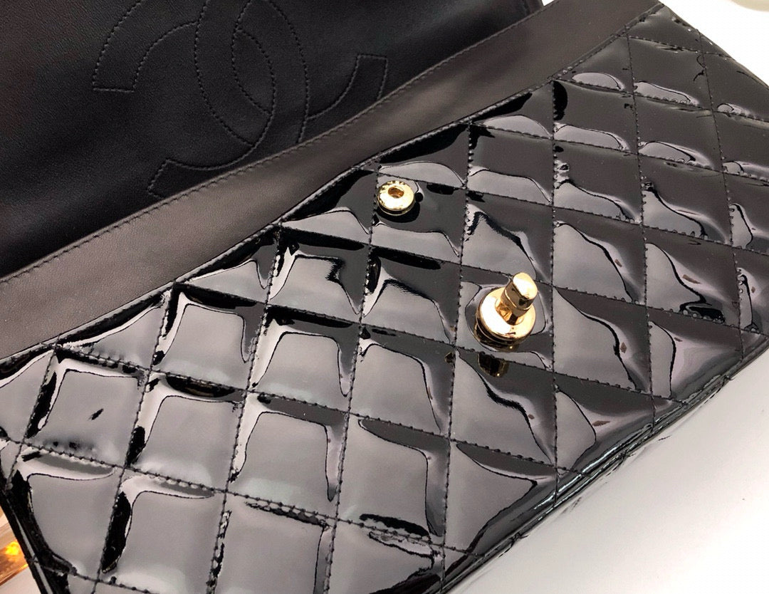 CLASSIC JUMBO FLAP BAG 30CM BLACK PATENT CALFSKIN GOLD HARDWARE