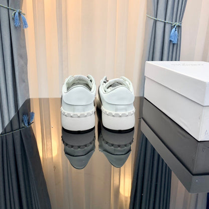 Rockstud Sneaker In White Mix Black Calfskin