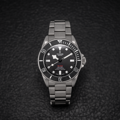 Pelagos Titanium 39mm - Black on Bracelet w/ Extra Rubber Strap