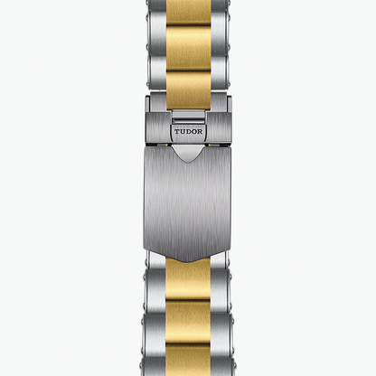Black Bay GMT S&G 41mm - Black on Bracelet