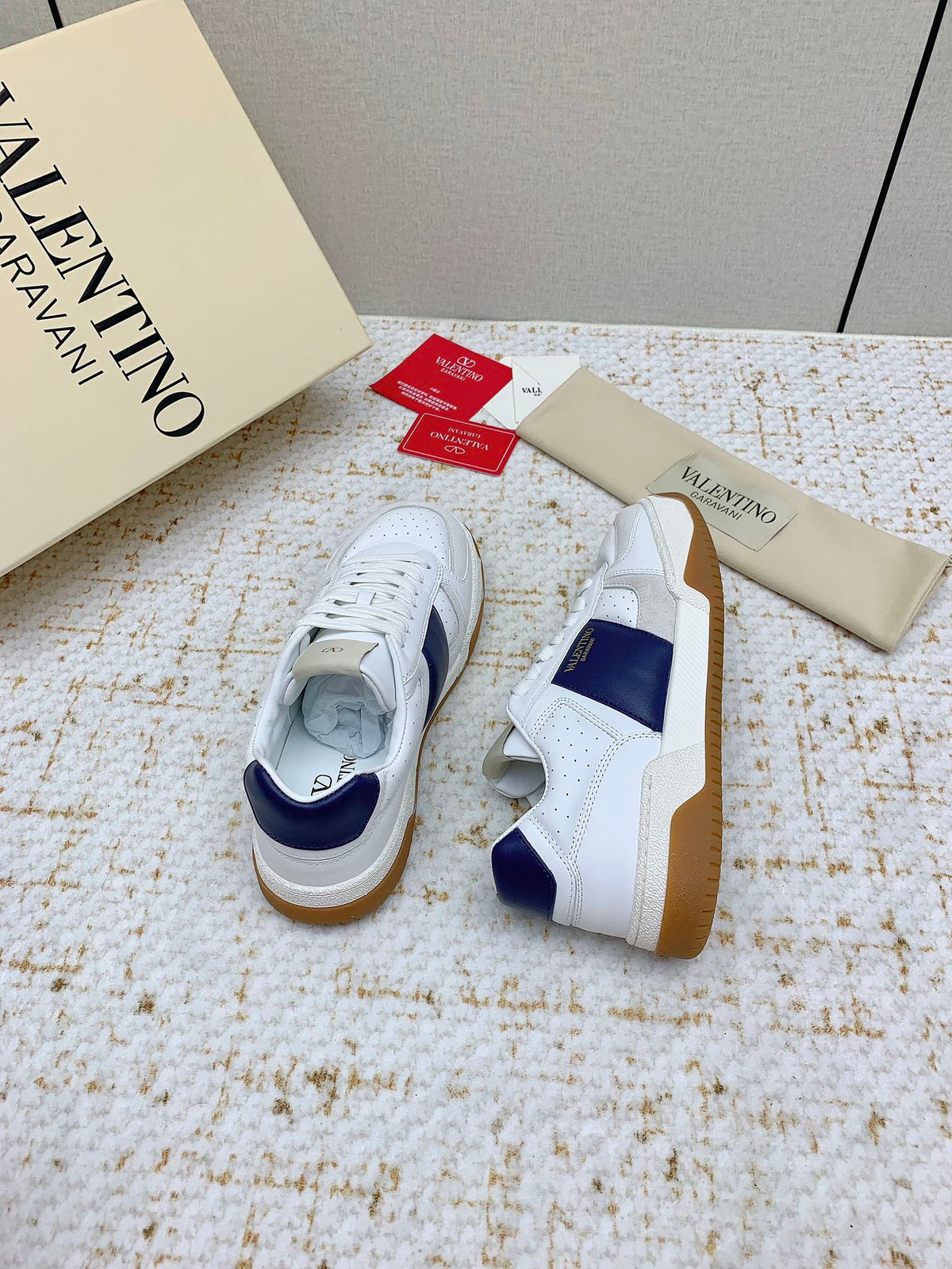 VT 25 Low Top Garavani Sneaker White Blue Cowhide 331677