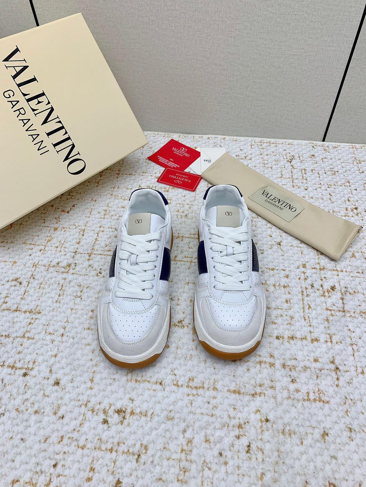 VT 25 Low Top Garavani Sneaker White Blue Cowhide 331677