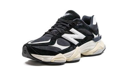 9060 "Black / White" U9060AAA