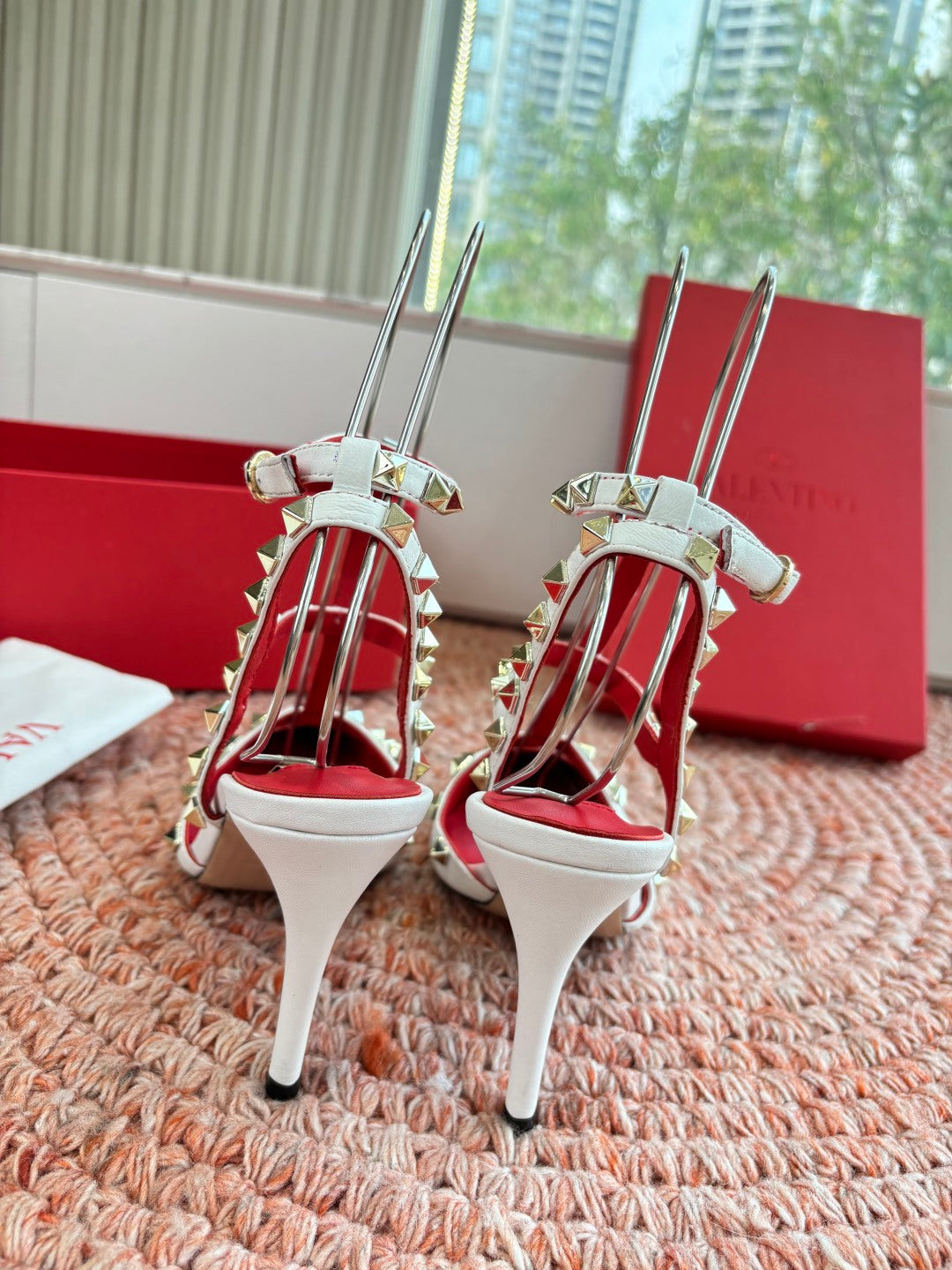 Valentino Rockstud Kidskin Pump 100mm White Sheepskin 702224