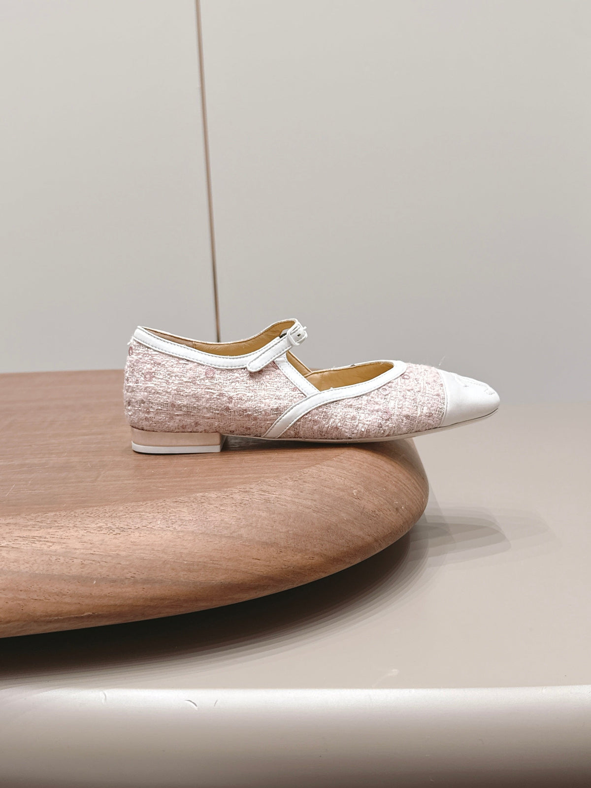 CC 26s Square-toe Ballet Flat White Orange Sheepskin 875988
