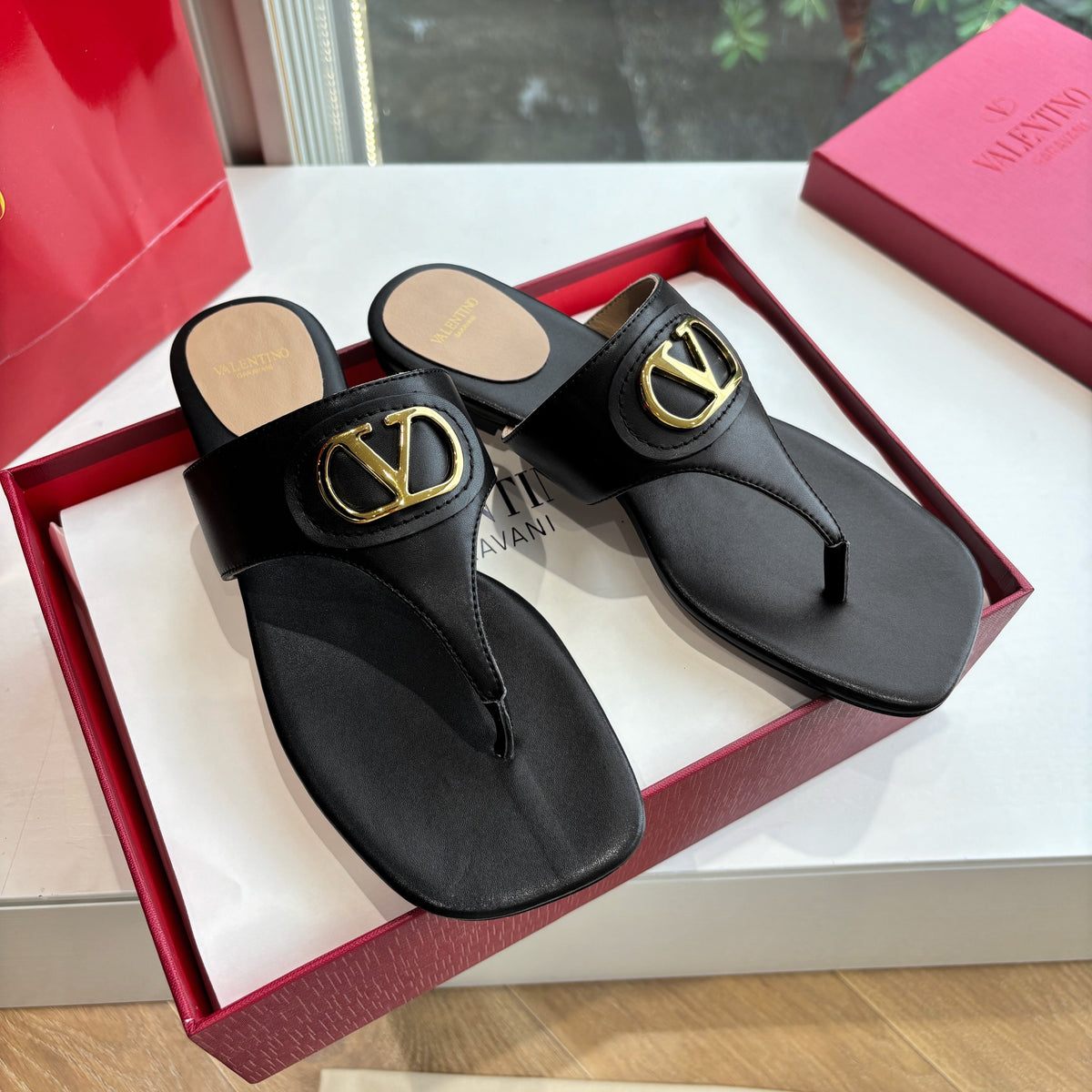 VT 25 Thong Sandals Black Sheepskin Slide