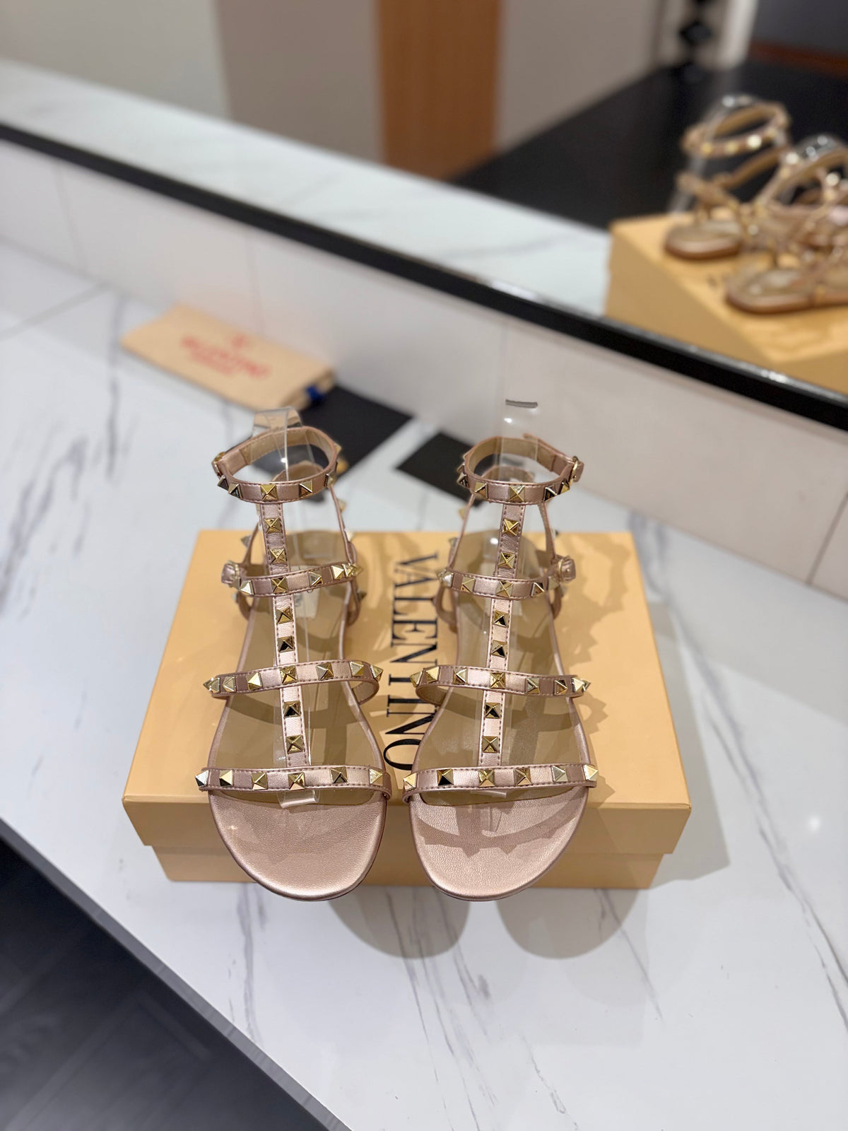 VT 26s Rockstud Gladiators Sandals Rose Gold Nude Leather 985448