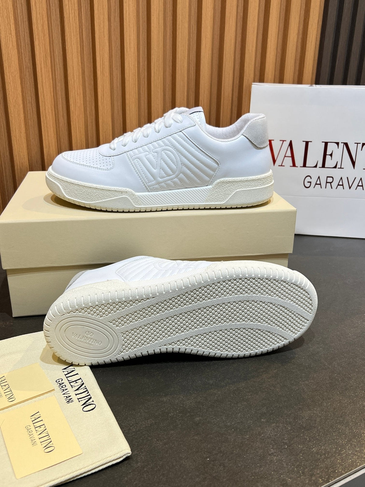 VT 25S Couple Sneakers White Calfskin Suede 563107