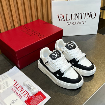 VT 25S Couple Sneakers Black White Calfskin 563120
