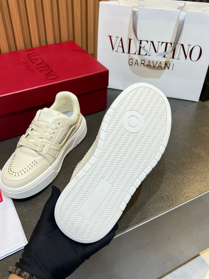 VT 26s Upvillage Trainers Off White Cream Leather Studded 105519