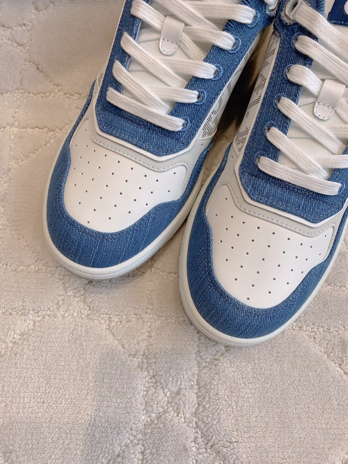 CD B27 Low-Top Sneaker White Blue Print Calfskin And Denim Fabric