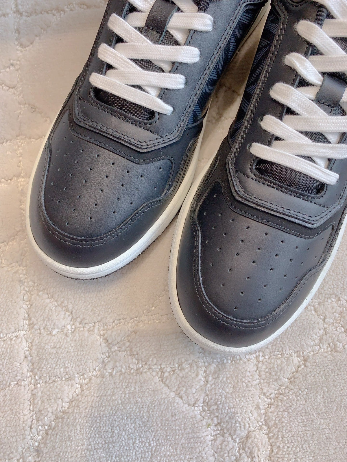 CD B27 Low-Top Sneaker Black Calfskin Diamond Print