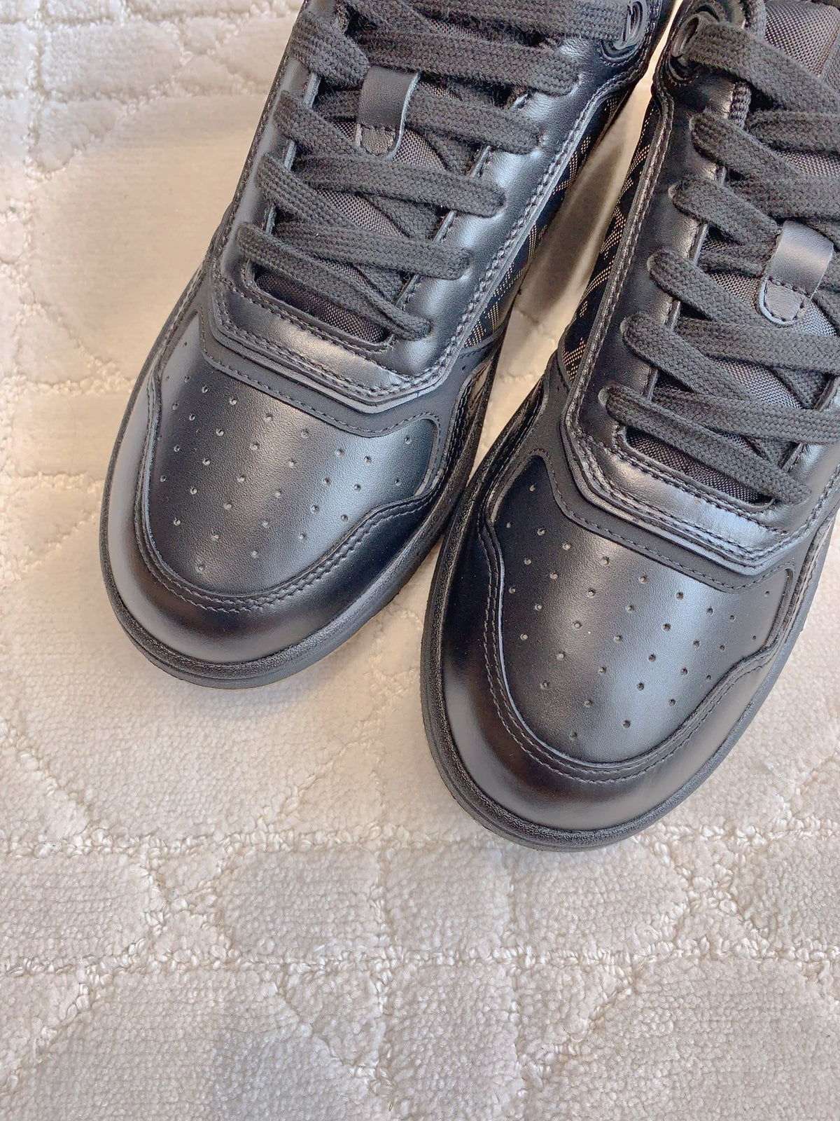 CD B27 Low-Top Sneaker Black Calfskin